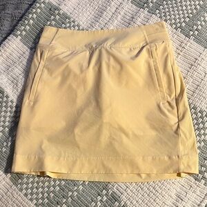 Women’s yellow Athleta skirt 💛